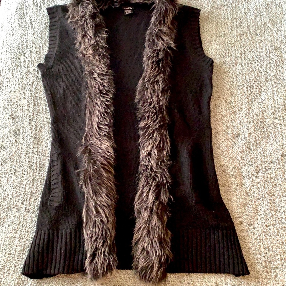 Rue 21 Sweater Vest with faux fur collar
